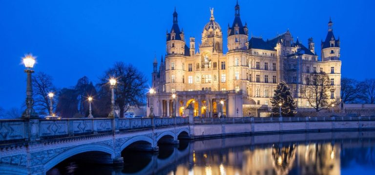 Land tritt ab 2023 auf Kostenbremse: Einsparungen bei Büros