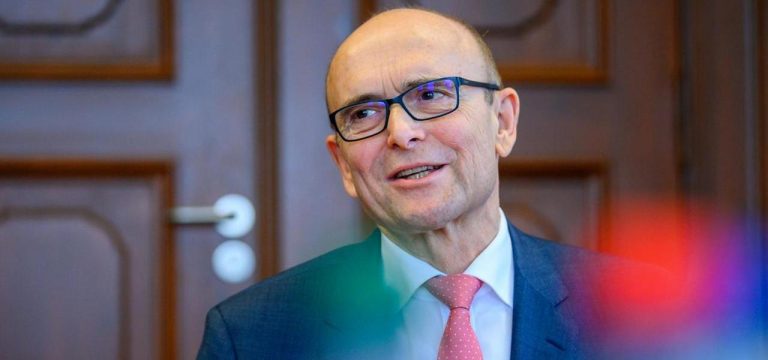 Ex-Regierungschef Sellering gibt russischen Orden zurück