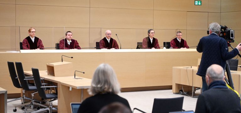 Karlsruhe lehnt Eilantrag ab: Pflege-Impfpflicht kann umgesetzt werden
