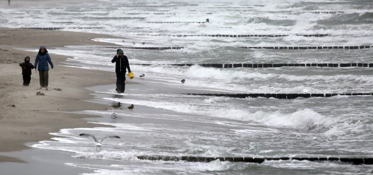 Sturm über Norddeutschland jetzt auch mit einer Sturmflutwarnung