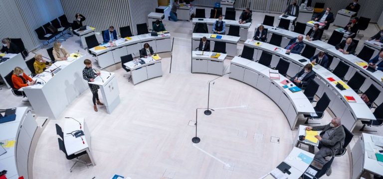 Schwerin: Oppositionsparteien wollen Sondersitzung zu Ukraine-Konflikt