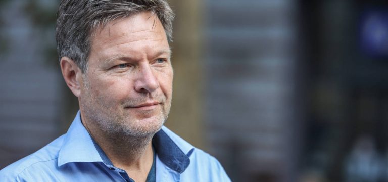 Wismar: Besuch auf MV-Werft – Gewerkschaft nimmt Politik in Pflicht