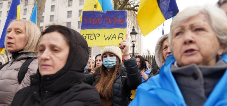 Demonstrationen und Mahnwache gegen Krieg in der Ukraine