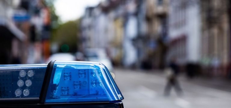 Wismar: Mann droht Polizei mit Erschießung und landet in Ausnüchterungszelle