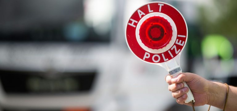 Zarrentin: Ohne Führerschein erwischt – Frau reagiert aggressiv