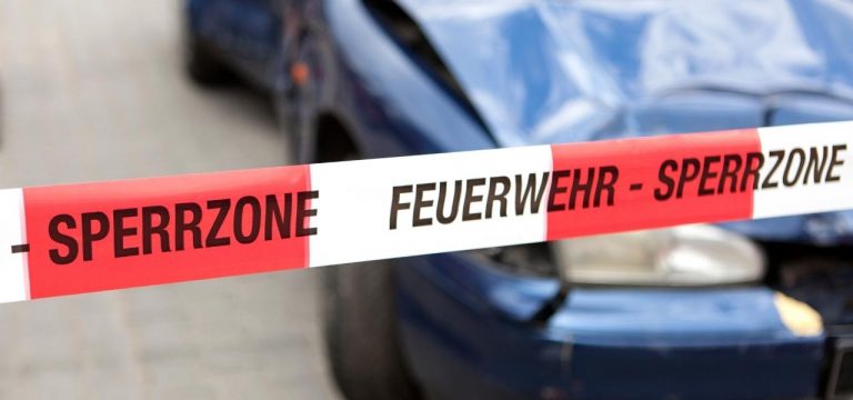 Auto in Tiefgarage brennt: Supermarkt wird evakuiert