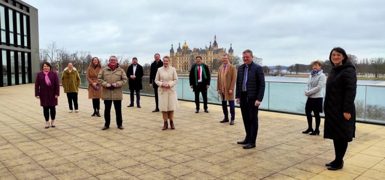 Regierung ist zum Thema Wirtschaftsentwicklung aktuell in Klausur