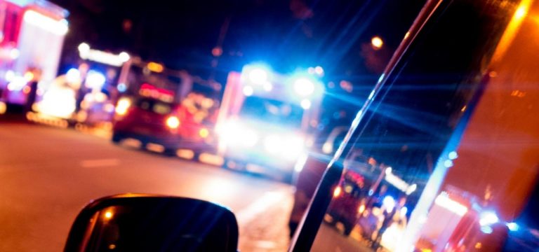 Wagen steht auf Autobahn: Schwerverletzte bei Zusammenstoß