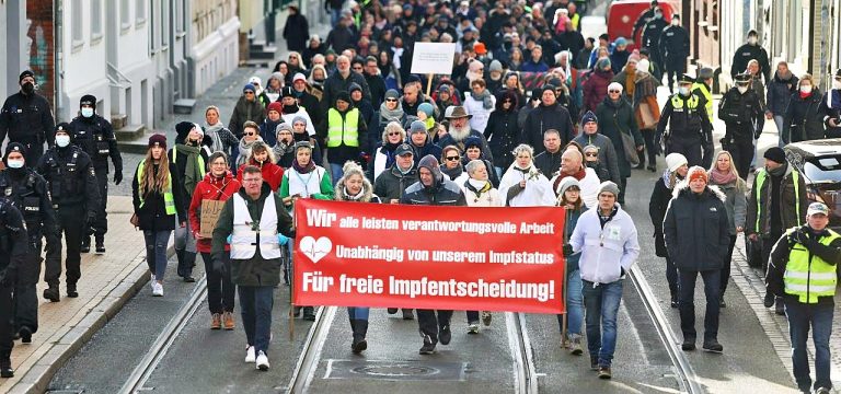 Corona-Proteste in Schwerin und Rostock