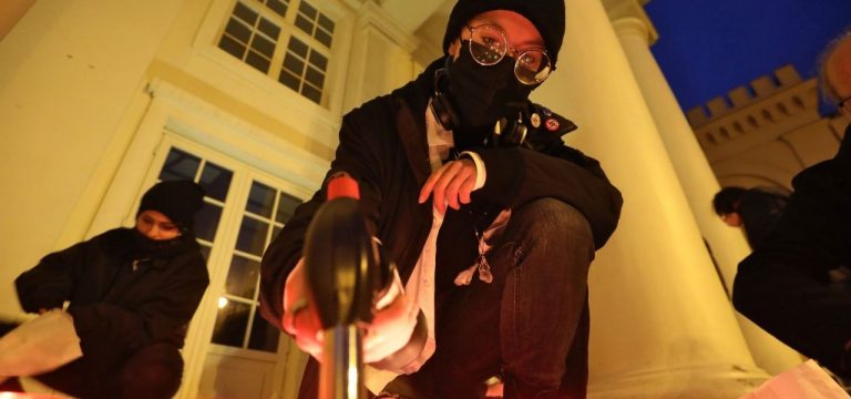 150 Menschen gedenken in Schwerin der Opfer der Pandemie