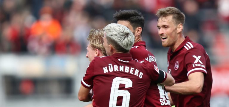 Nürnberg mischt wieder um Aufstieg mit: Sieg in Rostock
