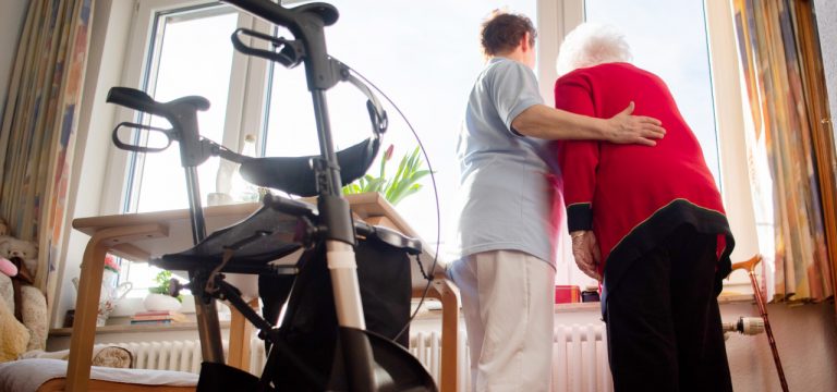 Lauterbach verspricht 550 Euro: Corona-Bonus für Pflegepersonal beschlossen