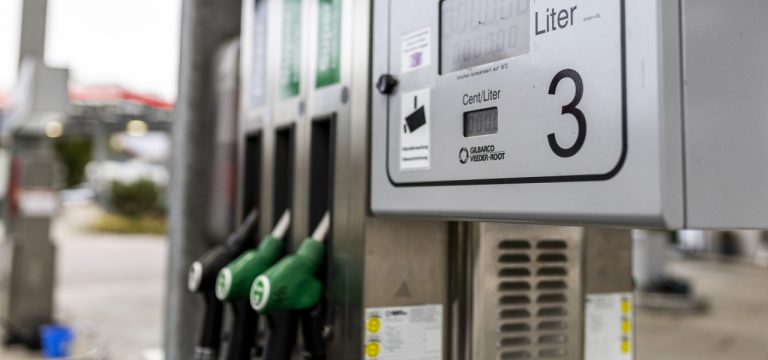 Zwei Euro noch nicht das Limit: ADAC fürchtet nächsten Schub beim Spritpeis