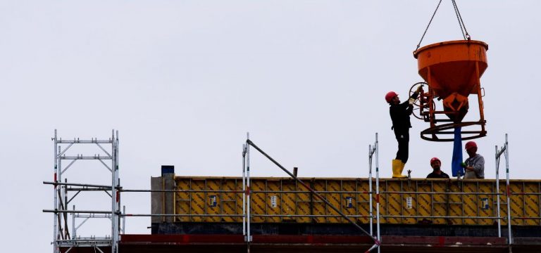 Hohe Rohstoff- und Spritpreise treiben Baukosten weiter hoch