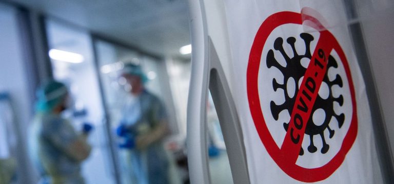 Expertenrat: Gesundheitswesen hält Corona-Sommerwelle stand