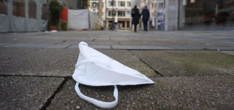 Maskenpflicht beibehalten? Kritik an geplanten Corona-Lockerungen wird lauter