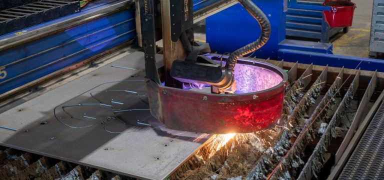 Liebherr testet Offshore-Schwerlastkran vor Kühlungsborn