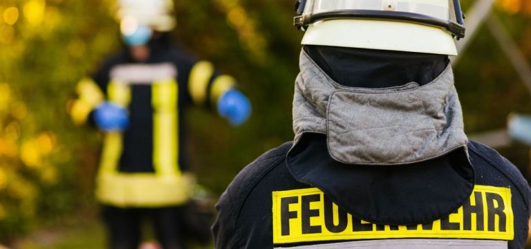 Mann verbrennt Gartenabfälle: 10.000 Euro Schaden