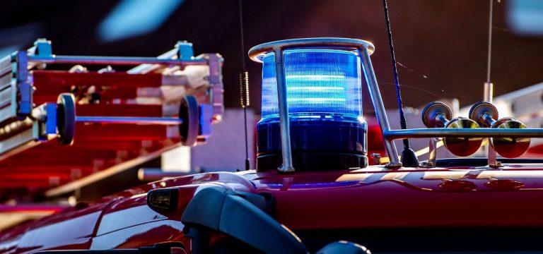 Gefährlicher Parkplatz: Einstürzende Wand beschädigt Autos