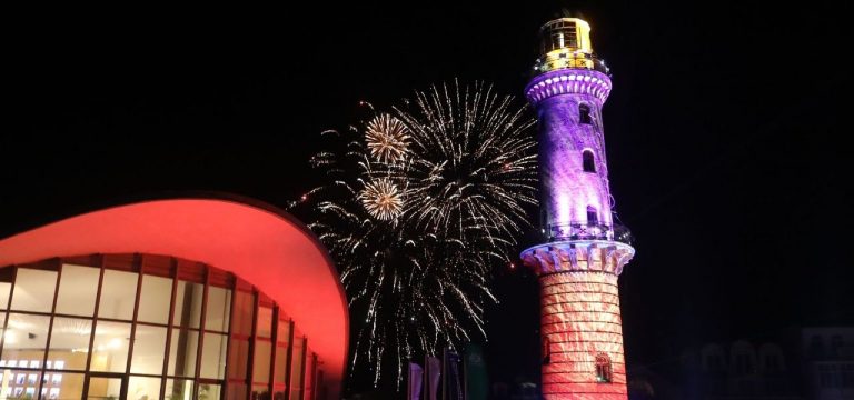 15.000 Besucher bei Warnemünder Turmleuchten