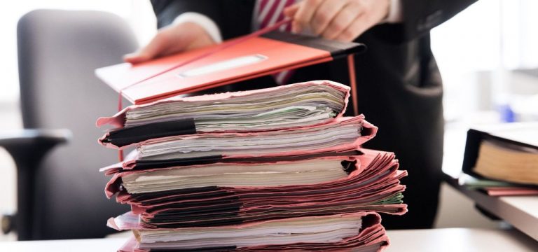 Schwerin: Buchhalterin wegen Vorwurfs der Untreue vor Gericht