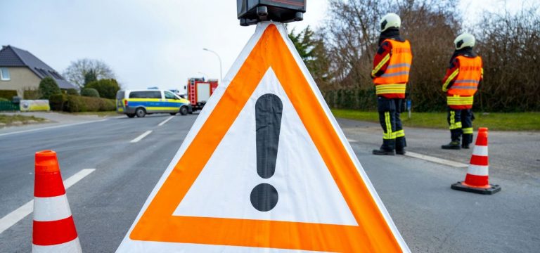 Hagenow: Reisebus mit Flüchtlingen kommt von Fahrbahn ab