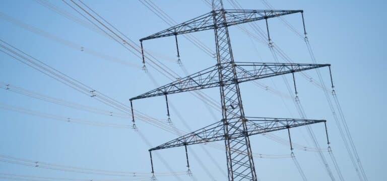 Expertenanhörung: Netzausbau als Bremsklotz der Energiewende