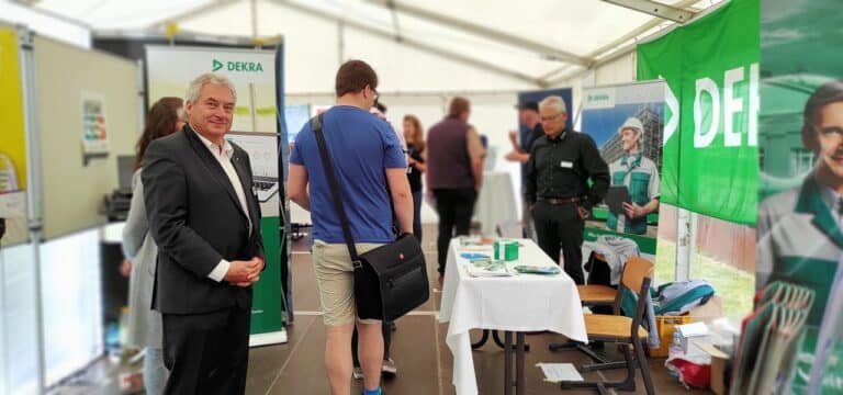 „Studierende treffen Wirtschaft“: Firmenkontaktbörse heute in Wismar