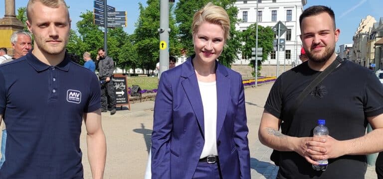 Ehemalige Werft-Beschäftigte fordern Arbeitsplatzsicherung