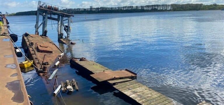 In Rostock gesunkener Schwimmbagger wartet noch auf Bergung