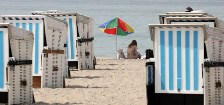 Badesaison beginnt: Wasserwacht eröffnet Rettungstürme