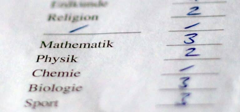 Zeugnis-Sorgentelefon ab Montag erreichbar