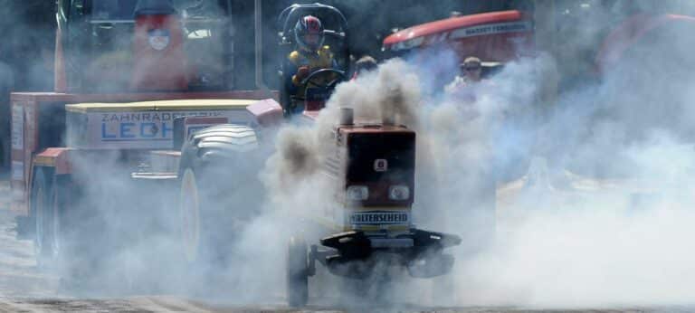 Unfall beim Trecker-Treck in Lalendorf: Zuschauerin verletzt
