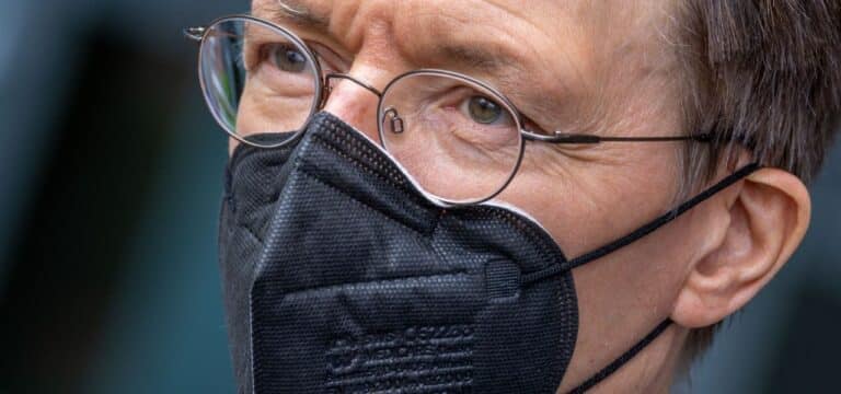 „Covid nicht in Praxis tragen“- Lauterbach: Krankschreibung per Anruf kommt wieder