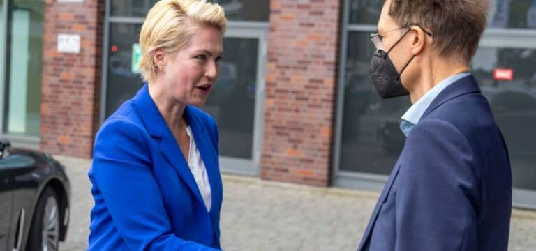 Masterplan Gesundheitswirtschaft an Schwesig übergeben