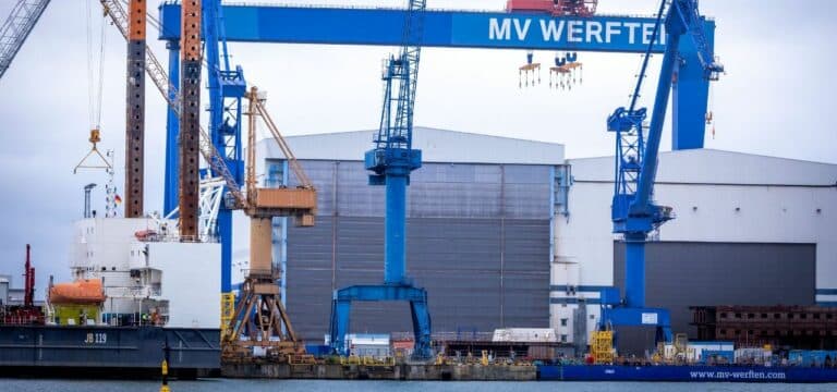 Bund übernimmt Rostocker Werft Anfang August