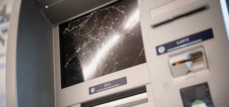 Schwerin: Automatensprengungen – Sparkassen-Foyers nachts geschlossen