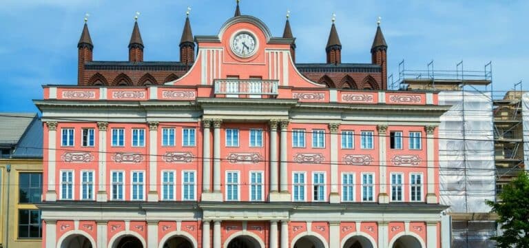 Rostock muss für Etat 2024/2025 Sparstrumpf leeren