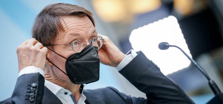 Neue Infektionswelle droht: Lauterbach – „Gefahr durch Corona wird unterschätzt“