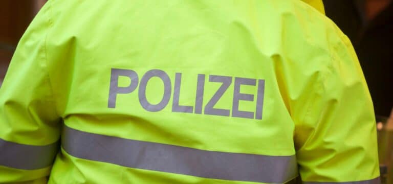 Rostock: Reiterin mit 3,17 Promille schlägt Polizisten
