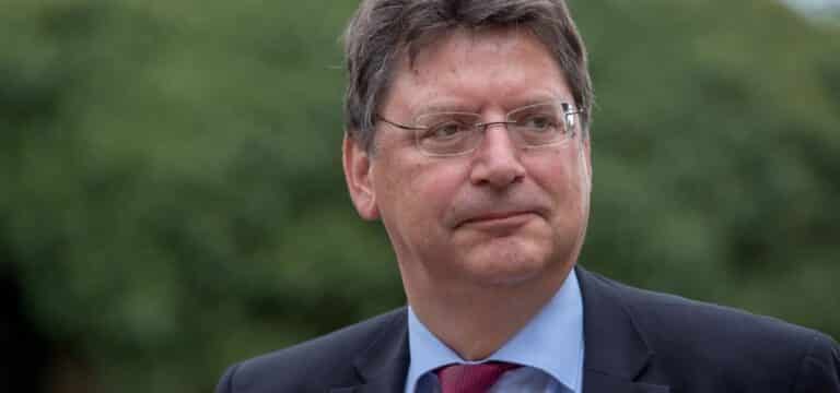 Minister sieht Chancen für Rückkehr von Industriejobs
