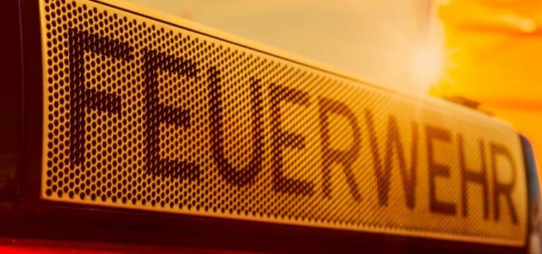 Brand mehrerer Mülltonnen in der Schweriner Schelfstadt