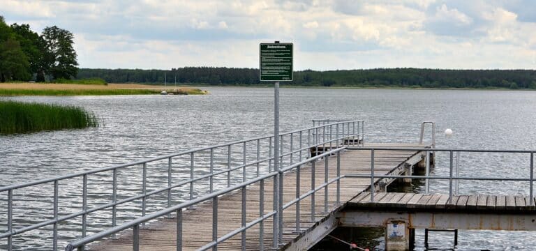 Notlage am Strandbad: Zwei 15‑Jährige aus dem Neuklostersee gerettet