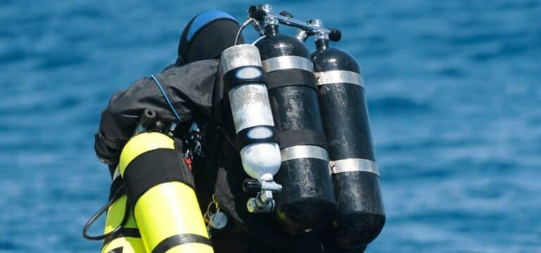 Projekt Munitionsräumung läuft: Bergungsplattform verankert