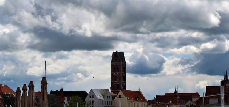 Wechselhafter Sonntag in Wismar: Freundlicher Start, ungemütlicher Abend