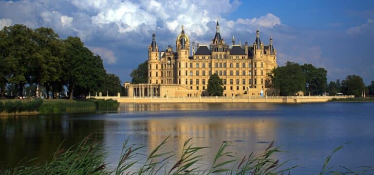 FDP-Fraktion will für zentrale Ausländerbehörde werben