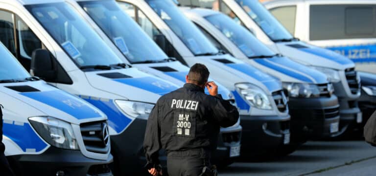 Großeinsatz der Polizei beim Spiel zwischen Hansa und Pauli