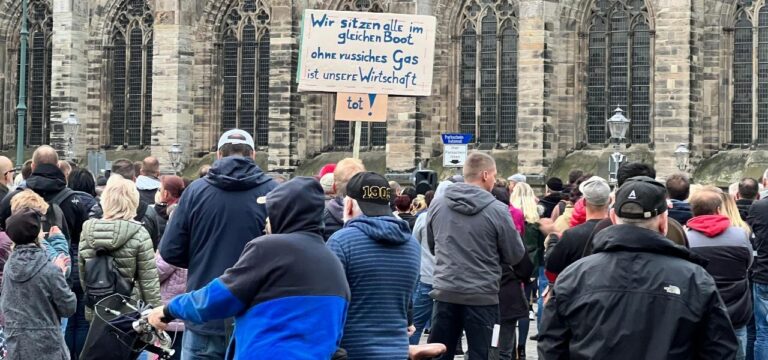 Über 11.000 Menschen bei Protesten gegen Energiepolitik