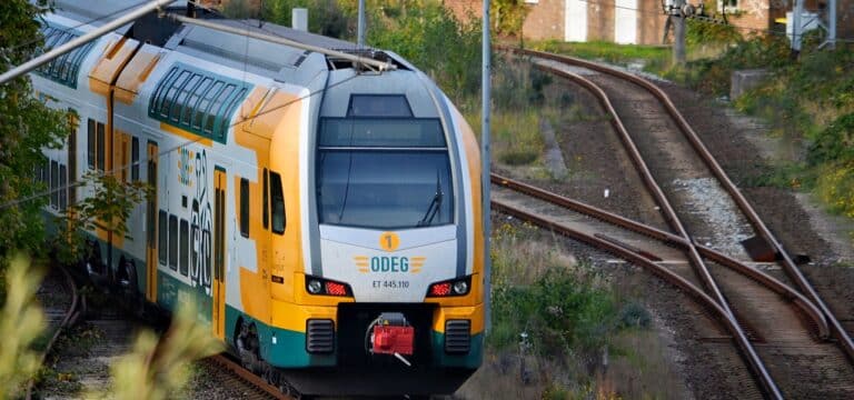 Wismar: Schon wieder Zug großflächig beschmiert