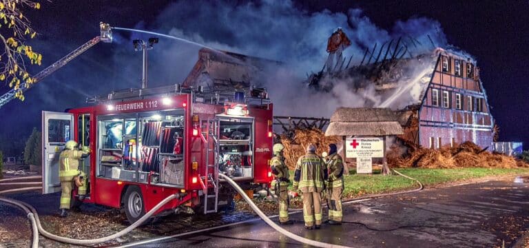 Bericht: Feuerwehrmann legte Brand in Groß Strömkendorf